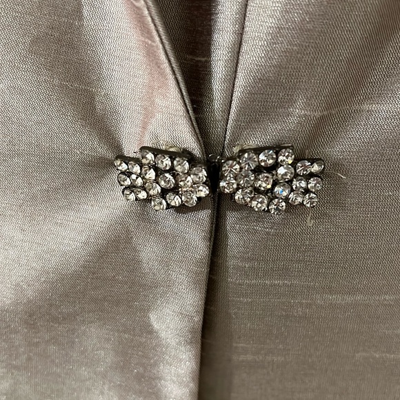 Mother of the Bride/Groom Suit - Picture 4 of 10